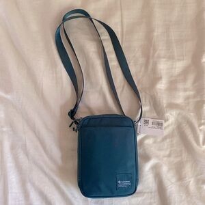 Lululemon teal crossbody